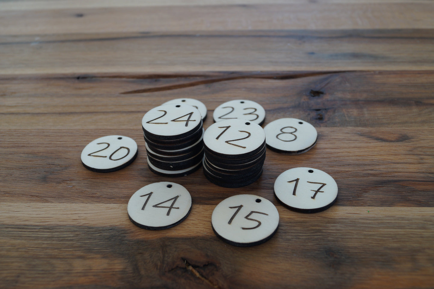 Adventskalender aus Eichenholz personalisiert | Mit Namen & Wunschmotiven