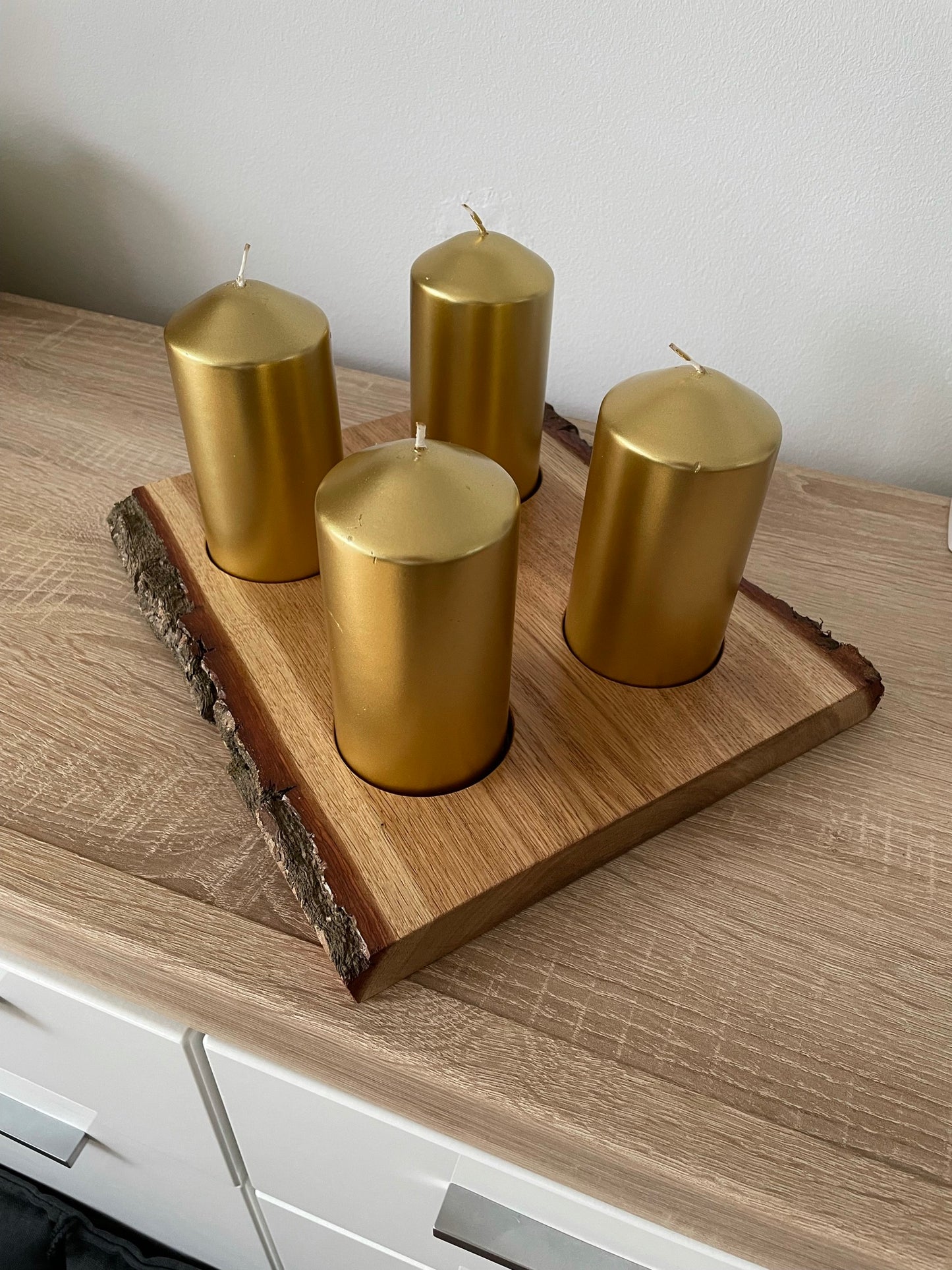 Adventsgesteck aus Eichenholz | Handgefertigter Adventskranz mit Rinde & Kerzendorn