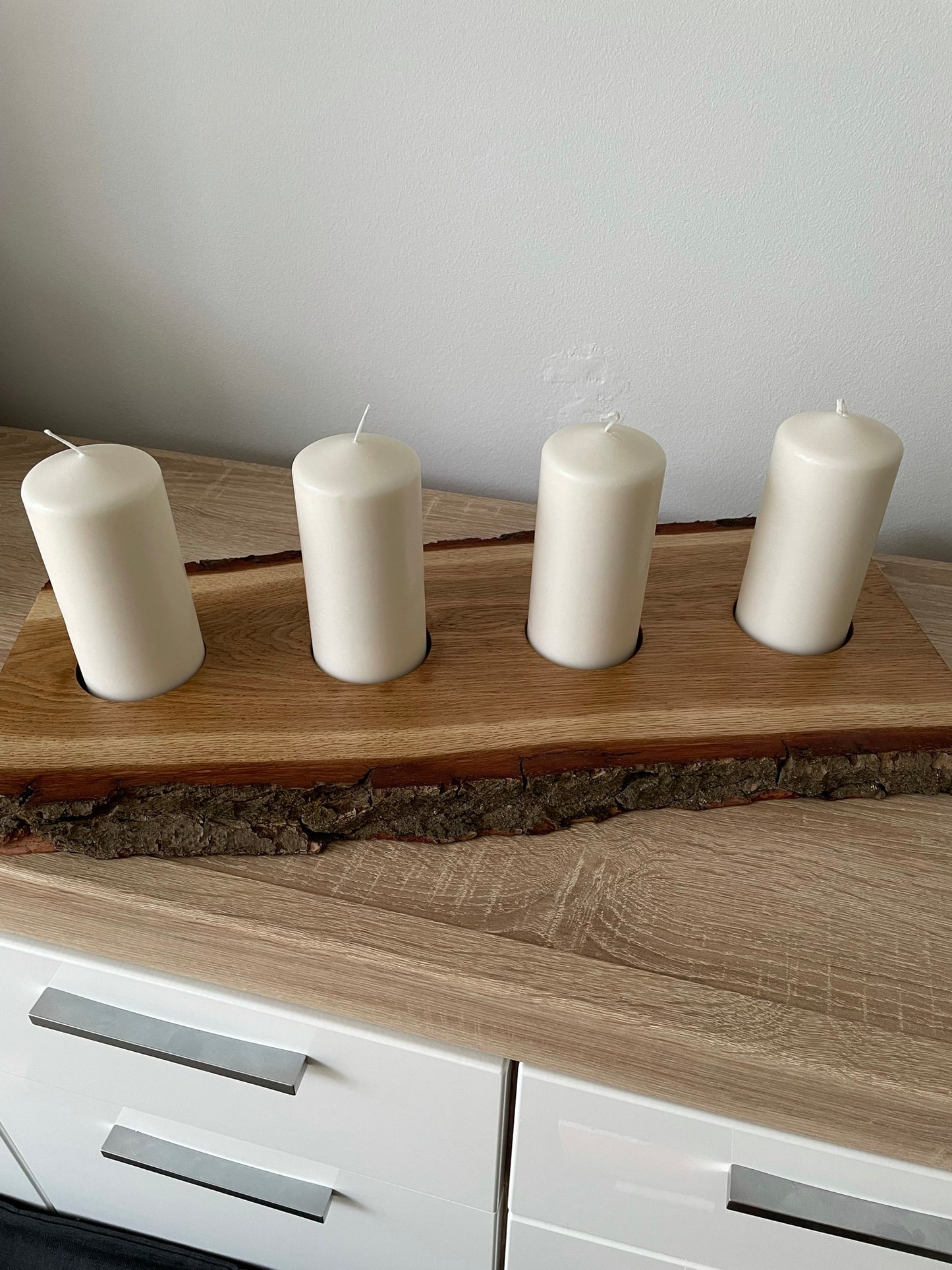 Adventsgesteck aus Eichenholz | Handgefertigter Adventskranz mit Rinde & Kerzendorn
