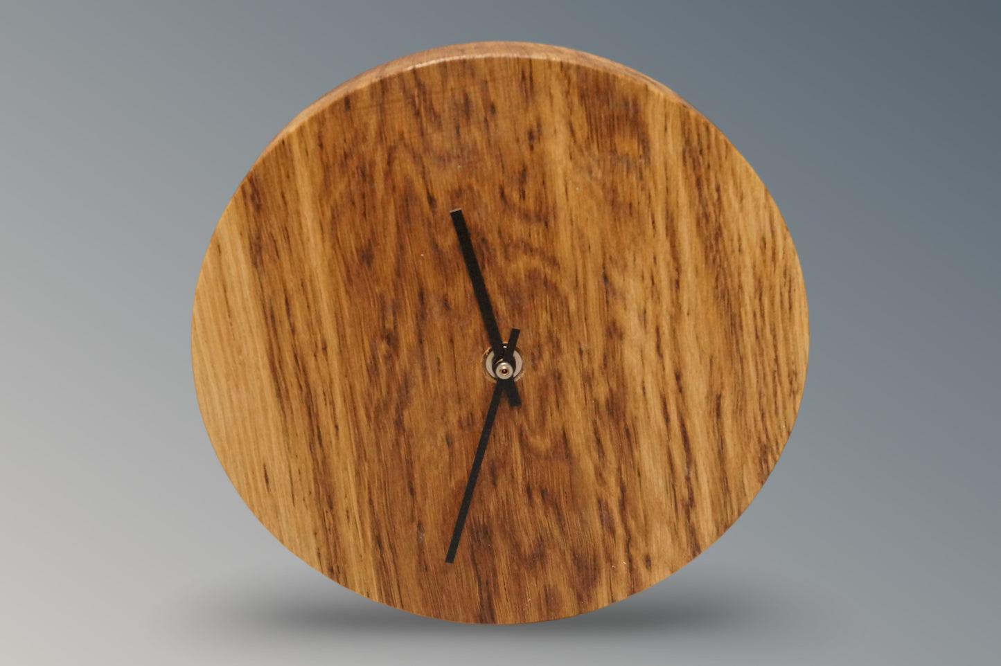 Vorderansicht Wanduhr Eiche