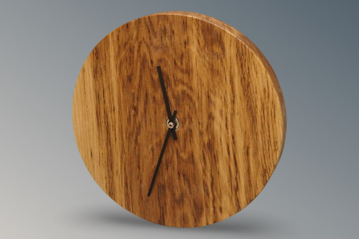 Wanduhr aus Holz (Eichenholz) | Holzuhr mit schwarzen Zeigern & Quartz-Uhrwerk