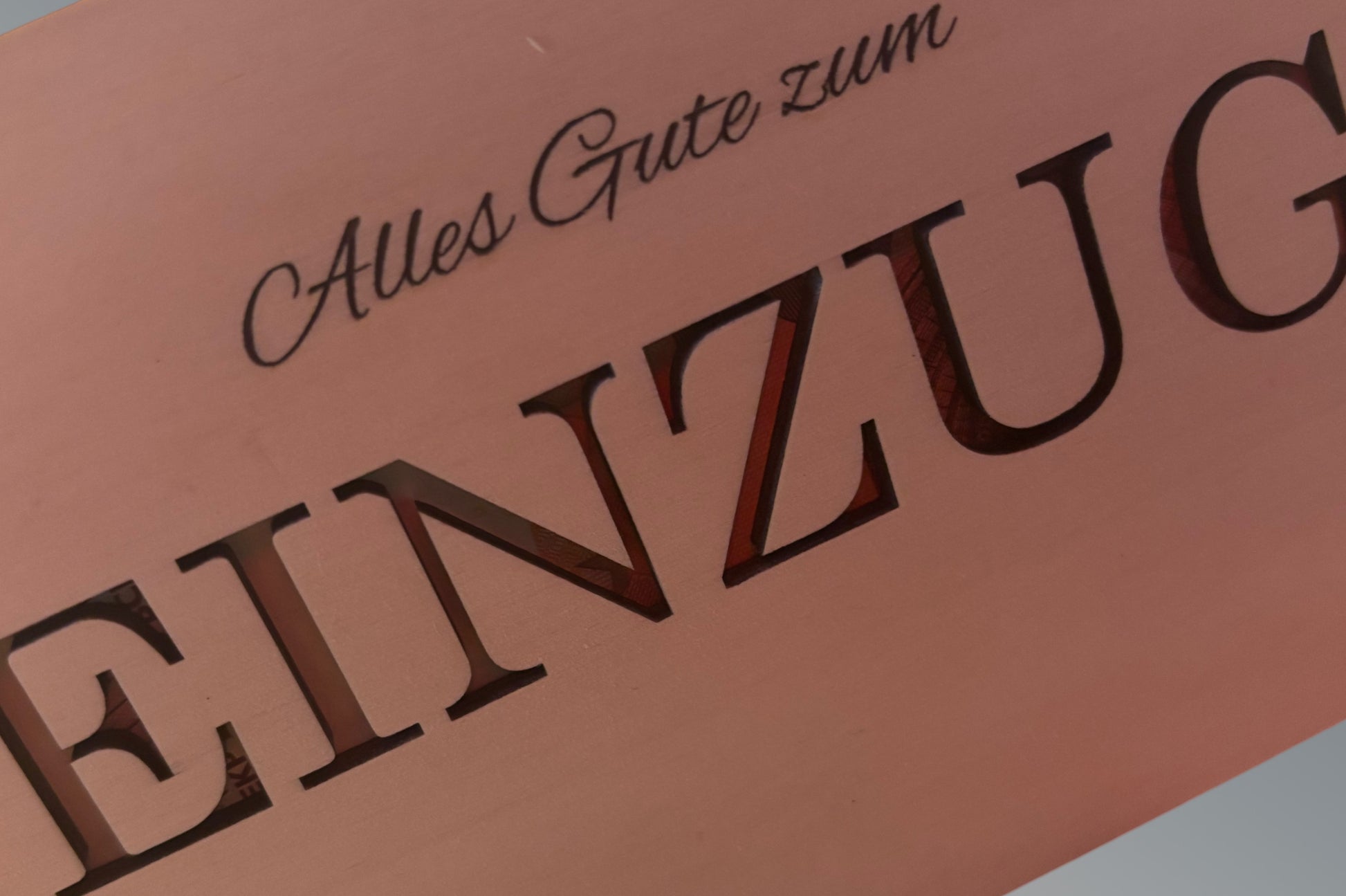 Schriftzug Einzug mit Geld